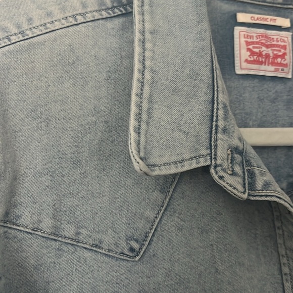 Levi’s Denim Shirt. Heavier weight fabric Light/Faded Blue - Picture 7 of 10
